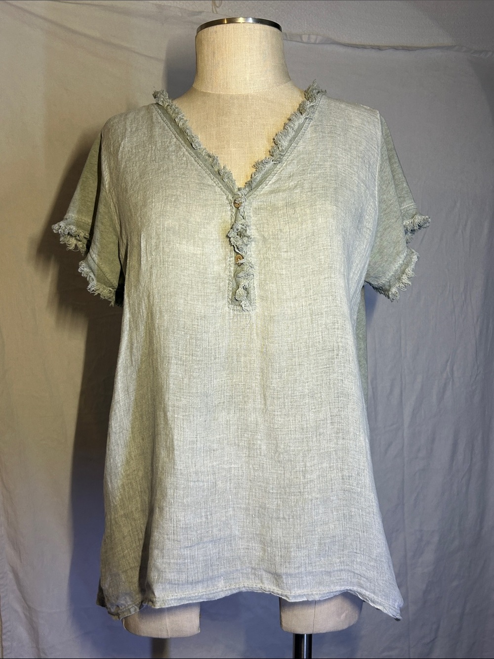 Frayed V-Neck Tunic Top in Light Sage